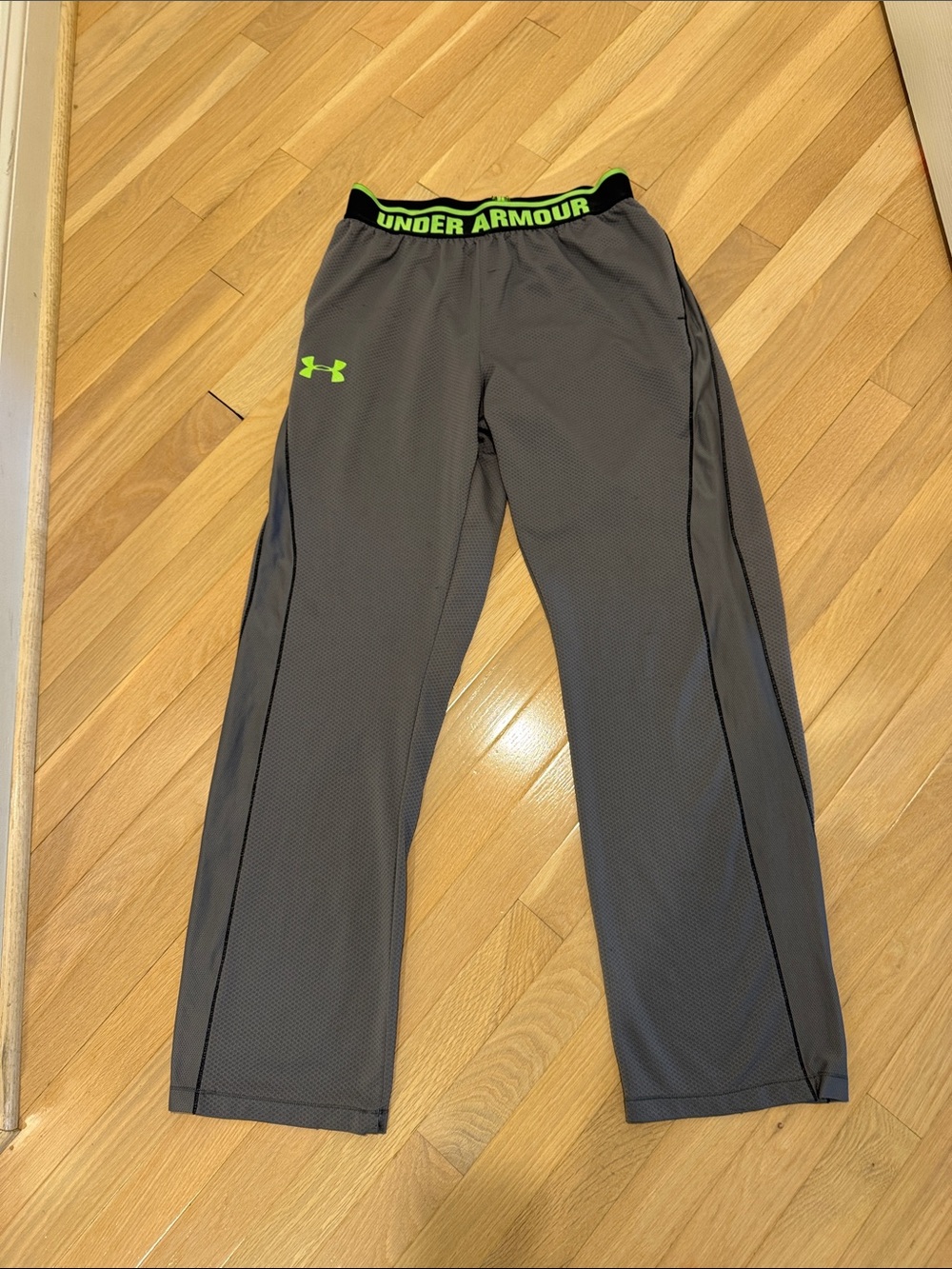 Under Armour lightweight sweats size M